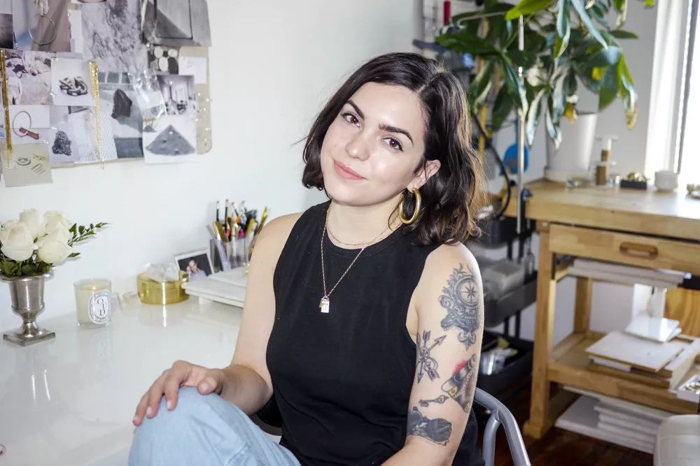 戴腻了千篇一律的珍珠星星饰品？换这5款饰品levelup你的穿搭