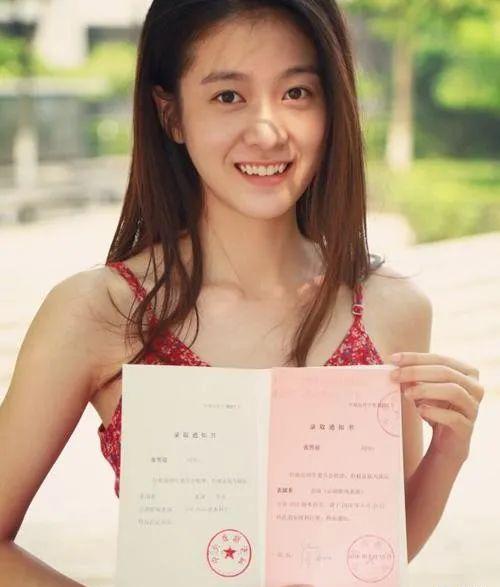 贵圈最大pua阴谋？小花被亲姐*脑洗**30年，还蒙在鼓里…