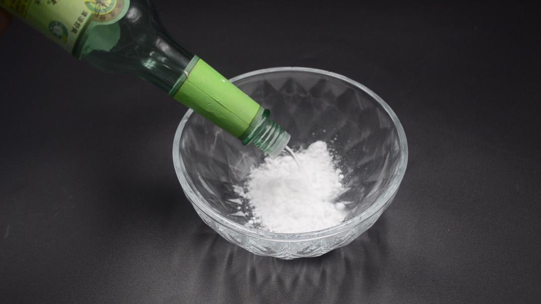 不管衣服有多脏，洗衣服倒一碗，洗完跟新的一样干净，方法太棒了