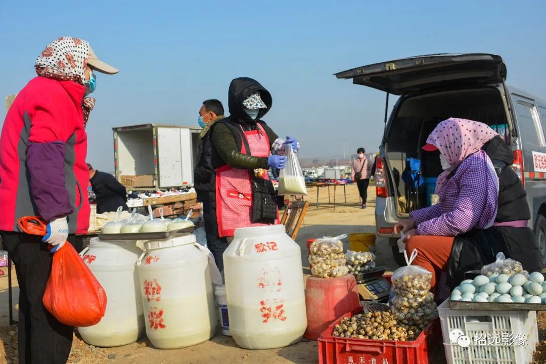 龙口粉丝主产区张星农村大集开市了!来赶集的人还不少来