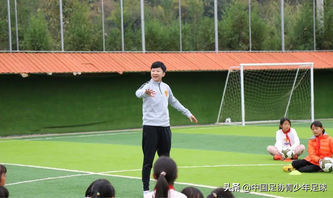 中国足协女足进校园系列公益活动走进云南宣威