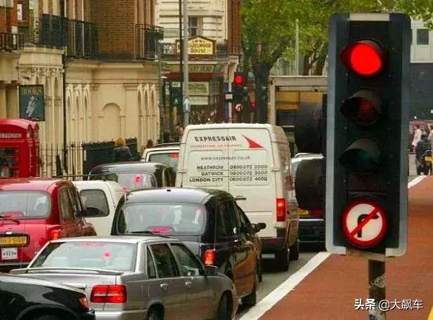 等红灯需要注意哪些事项,等红灯省油技巧