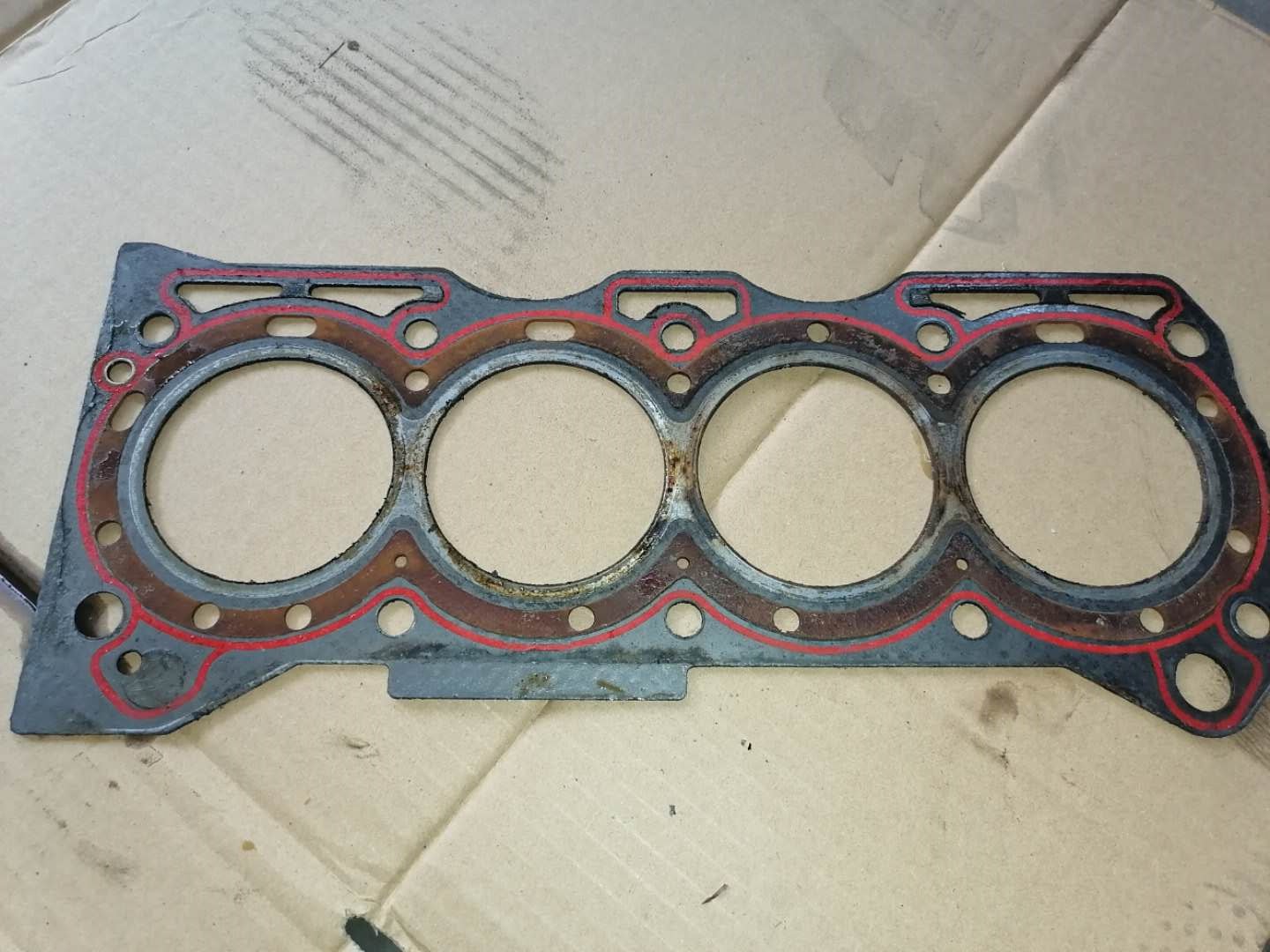 凸轮轴瓦盖不上油,凸轮轴瓦盖上紧转不动