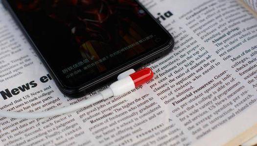 为什么iqoo打游戏充电这么慢,玩游戏充电头发热