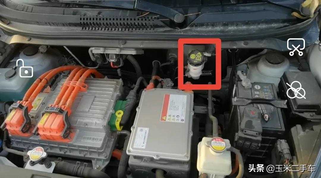 一个人换刹车油最简单的方法,自己一个人换刹车油