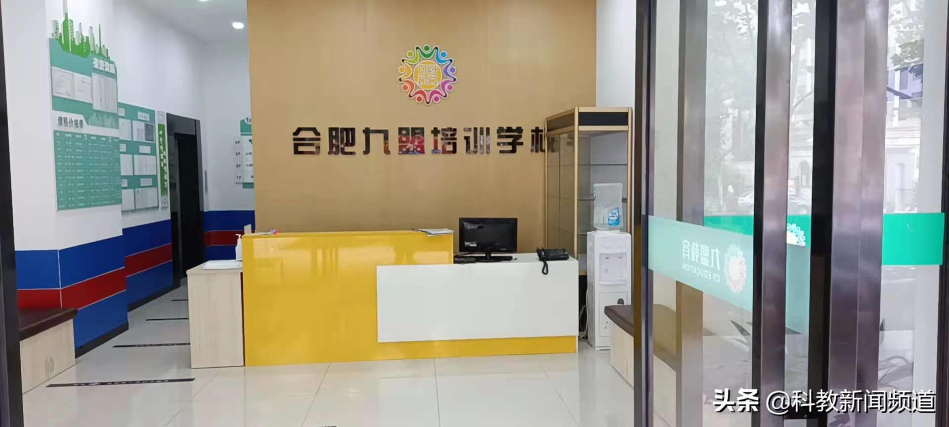 洪岗社区联袂九盟教育,红色经典电影走进万家