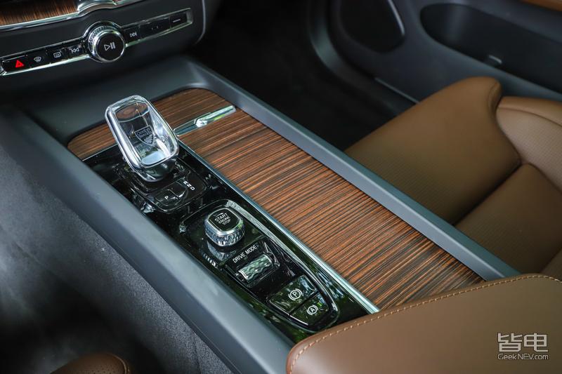 沃尔沃xc60插电混动2022年升级,沃尔沃xc60纯电值不值得买