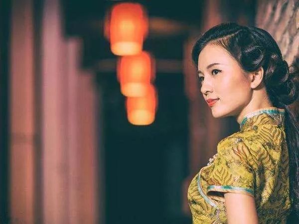 女性身材雕塑作品,温婉的旗袍造型