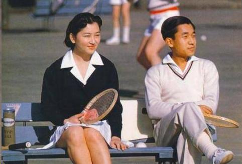 不具备政治实权的日本天皇平时都干些什么