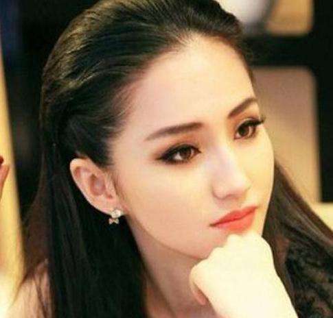 还记得《极乐宝鉴》的女一号吗？如今豪宅相伴清纯可人