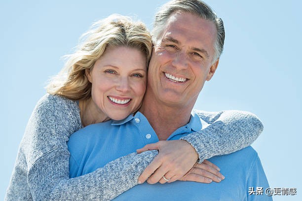 两个有家庭的人相爱受伤害的是谁,两个有家庭的人相爱要怎样才长久