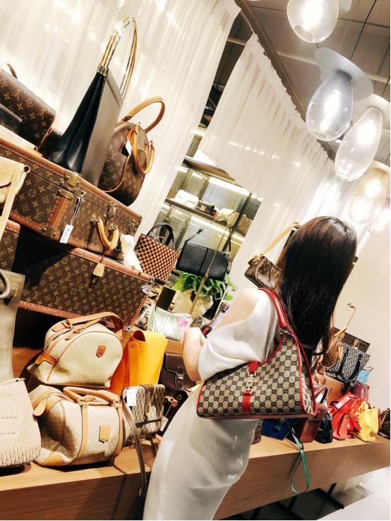 逛二手香奈儿包包,逛日本中古二手店