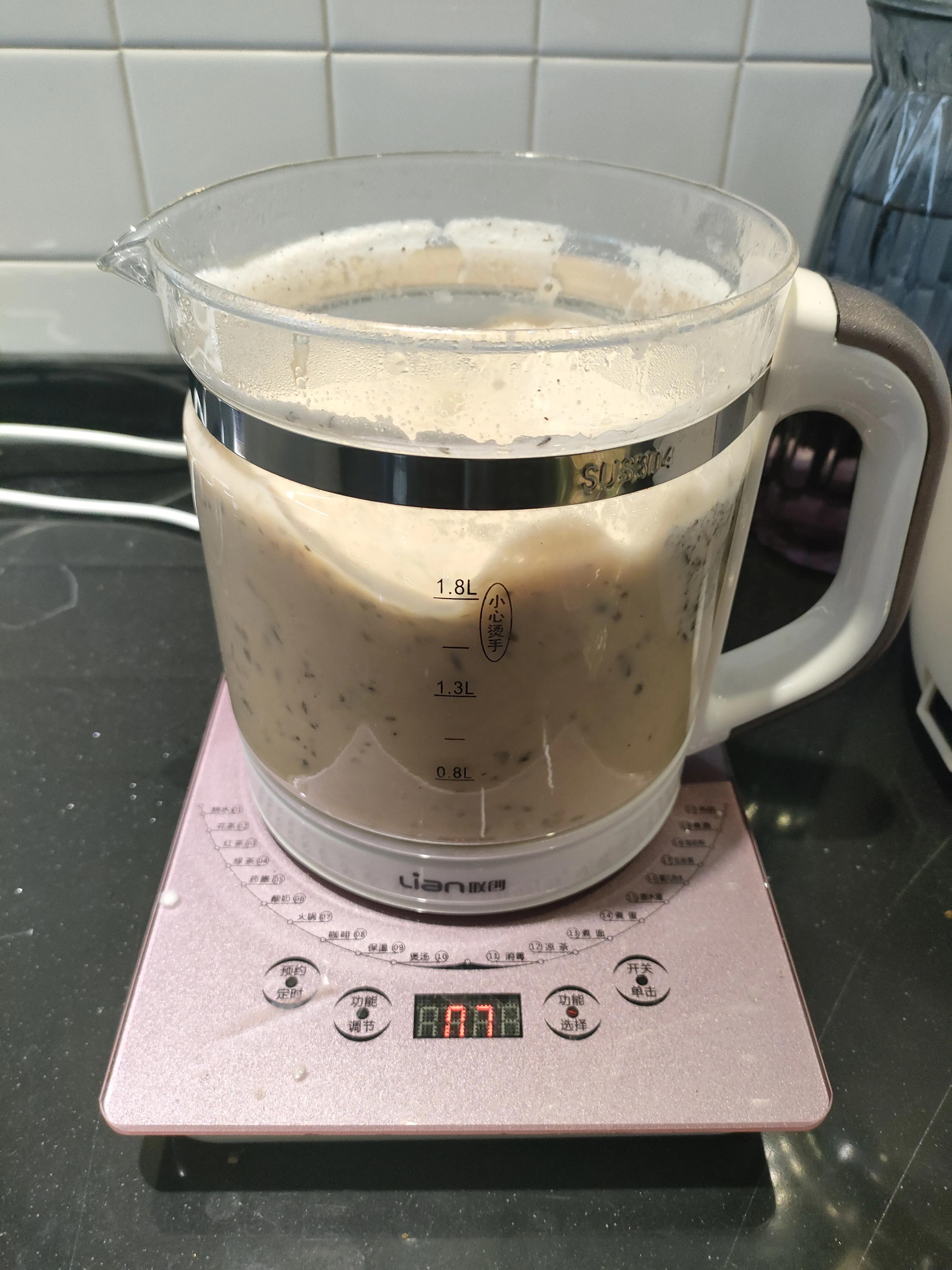 烤奶的做法自制奶茶,自制奶茶要不要加水