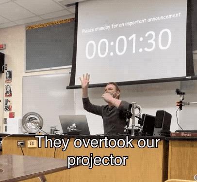 高中生黑了学校所有电子屏，结果老师转发点赞，当地政府还求合作