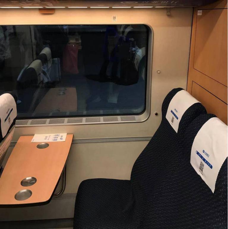 教老年人乘坐高铁你怎么看,老年人坐高铁怎样出行