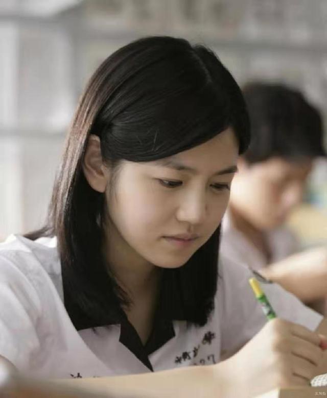 脖子粗短怎么穿好看,脖子修长怎么穿衣服