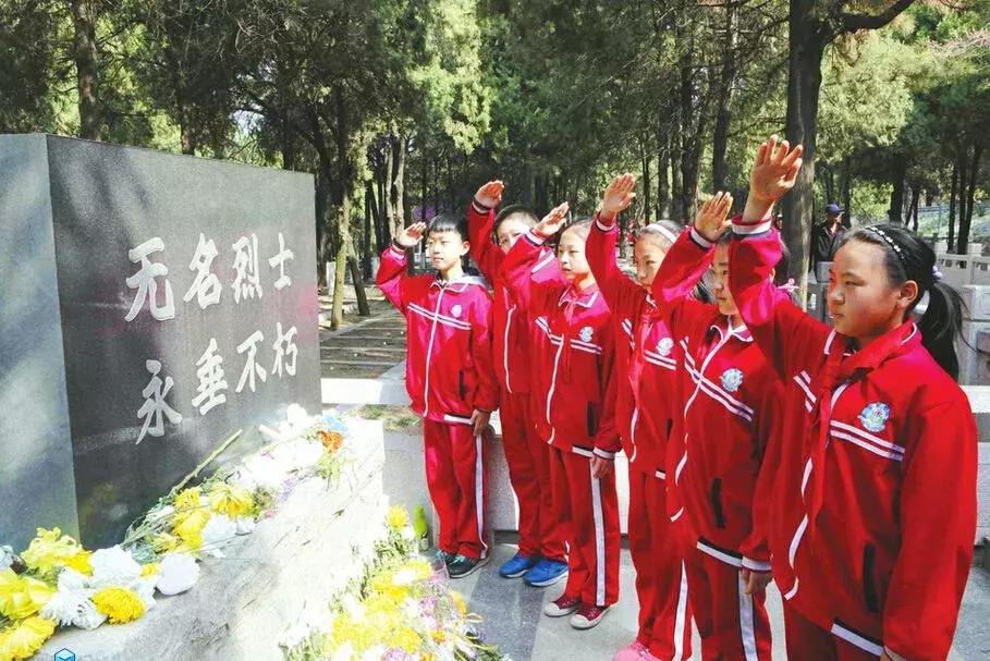 一杯杏花酒满盏思故人作者,一杯杏花酒满盏思故人图片