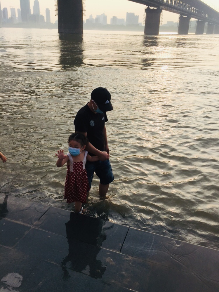带着小姐姐游武汉,北京小姐姐五一游玩武汉