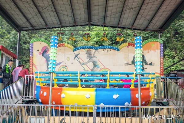 重庆奥陶纪主题乐园真实视频,重庆玻璃栈道奥陶纪