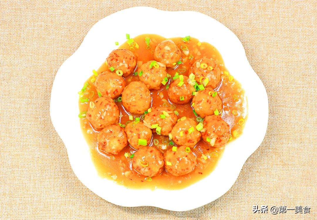 外焦里嫩入口蓬松的豆腐丸子,豆腐丸子如何才能炸得蓬松