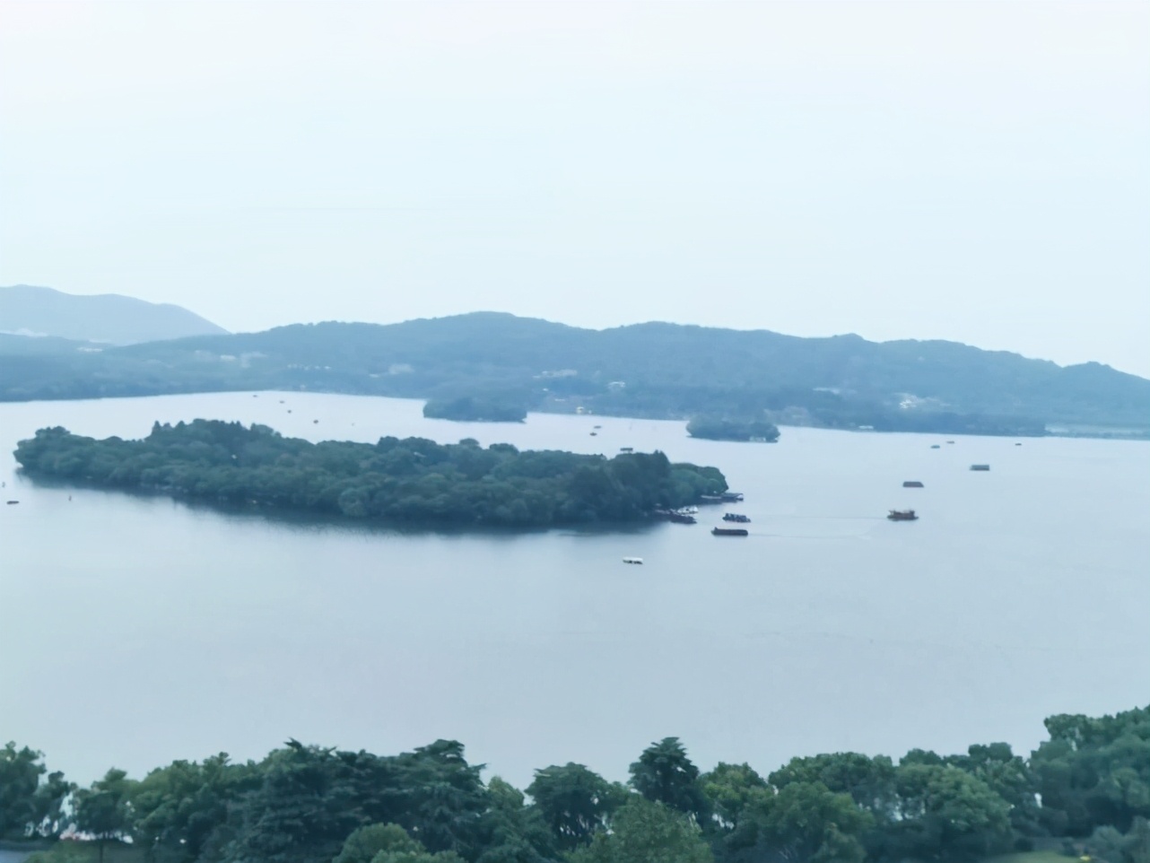 杭州西湖的地位和价值,西湖为杭州带来了人气和知名度