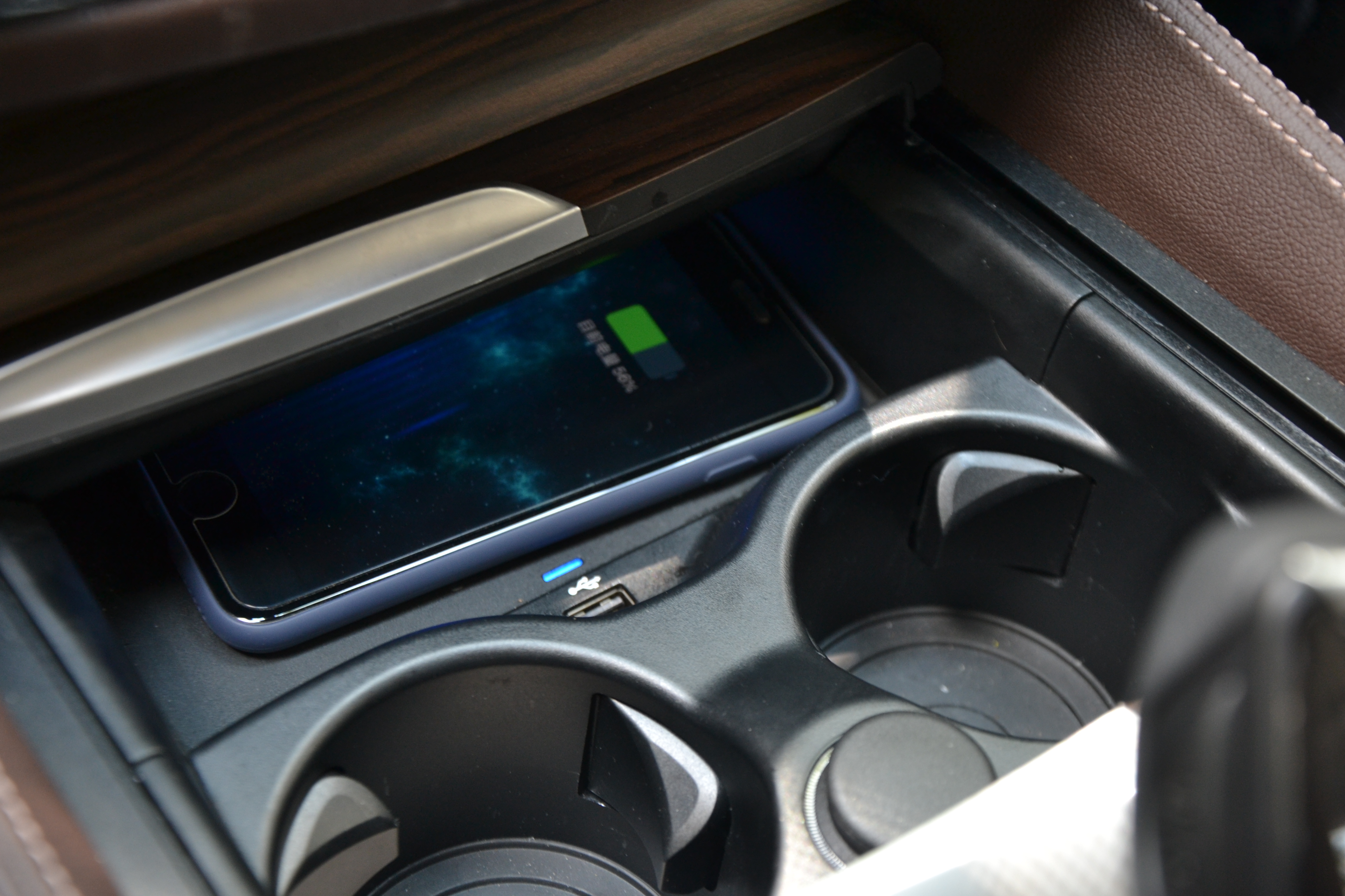 宝马530le混动可以边跑边充电吗,宝马530le新能源驾驶感受