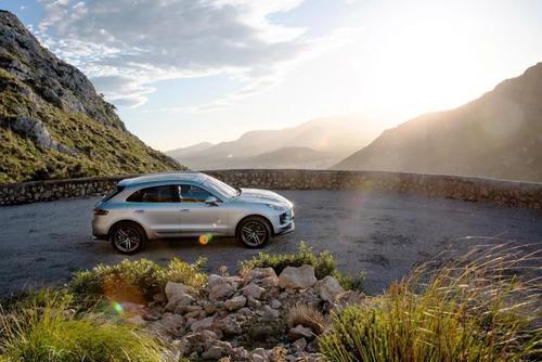 山路上下坡转弯安全教程,山路长下坡怎么正确的开车