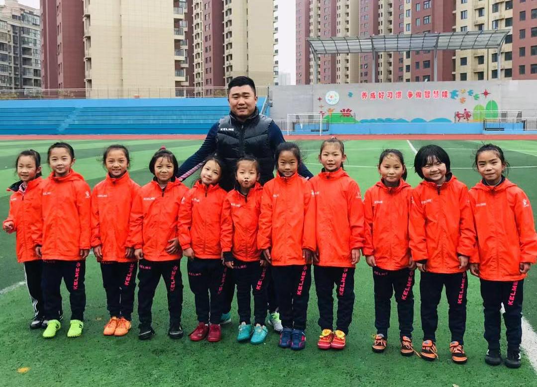 当硬汉遇上可爱的小女孩,当东北大哥遇到可爱的小女孩