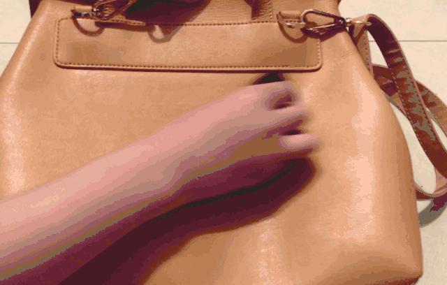 褶皱的皮衣服怎么快速弄平,皮衣皱了洗了弄平小技巧