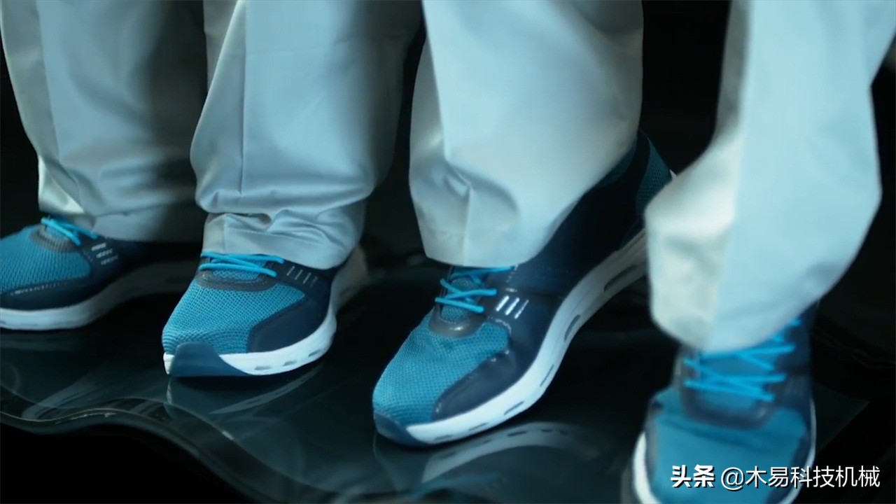 民间大叔曾改进瓦片，能给屋子供电，一年剩下2000元电费