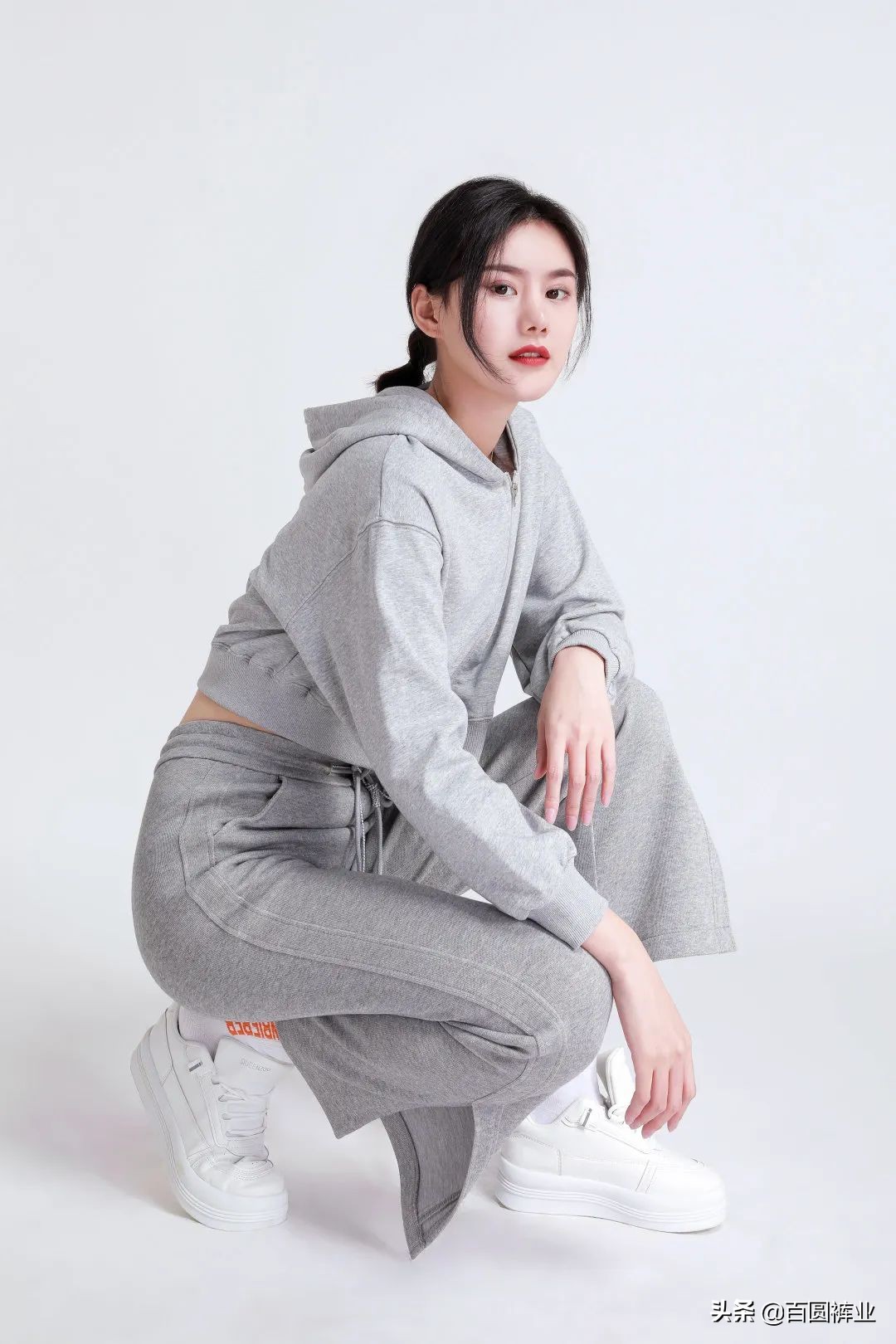 百圆裤业冬季裤子图片,百圆裤业格子裤冬款