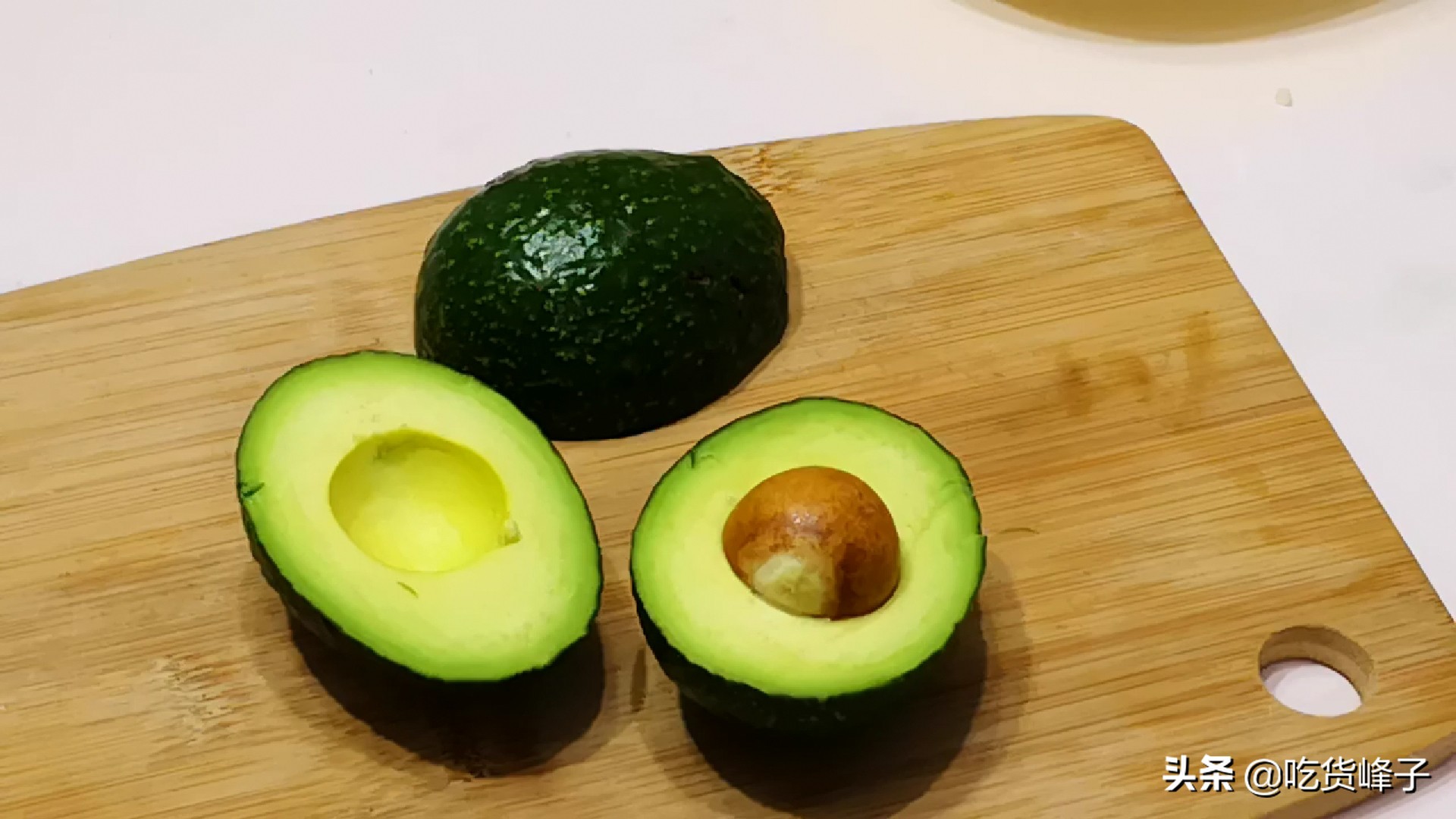 牛油果咋那么贵呢,牛油果凭什么这么贵