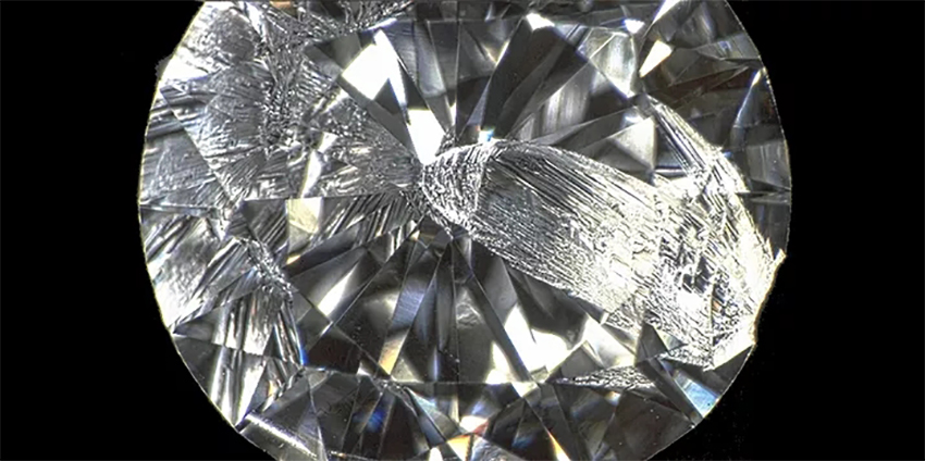 钻石无坚不摧,钻石有裂痕会碎掉吗