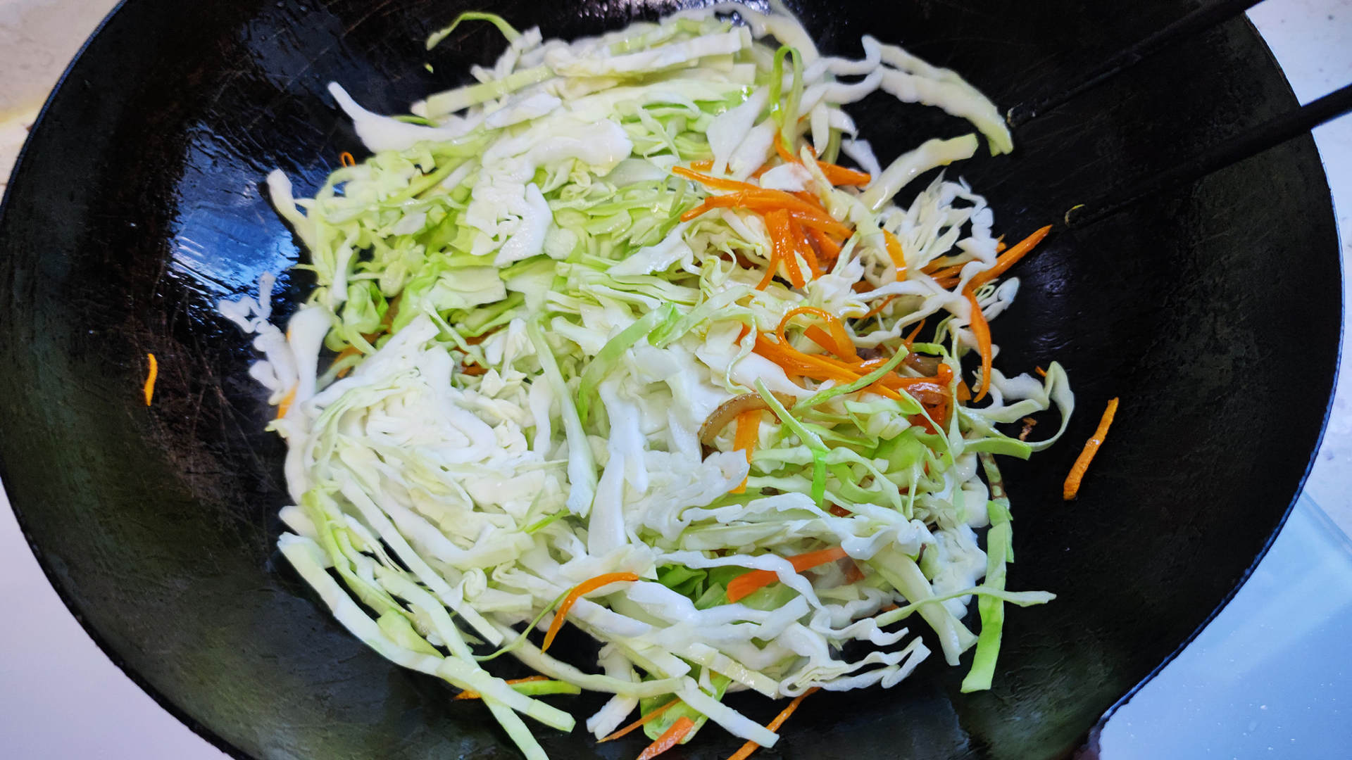 炒米线怎么不成一坨不粘锅,如何炒米线松散不粘锅