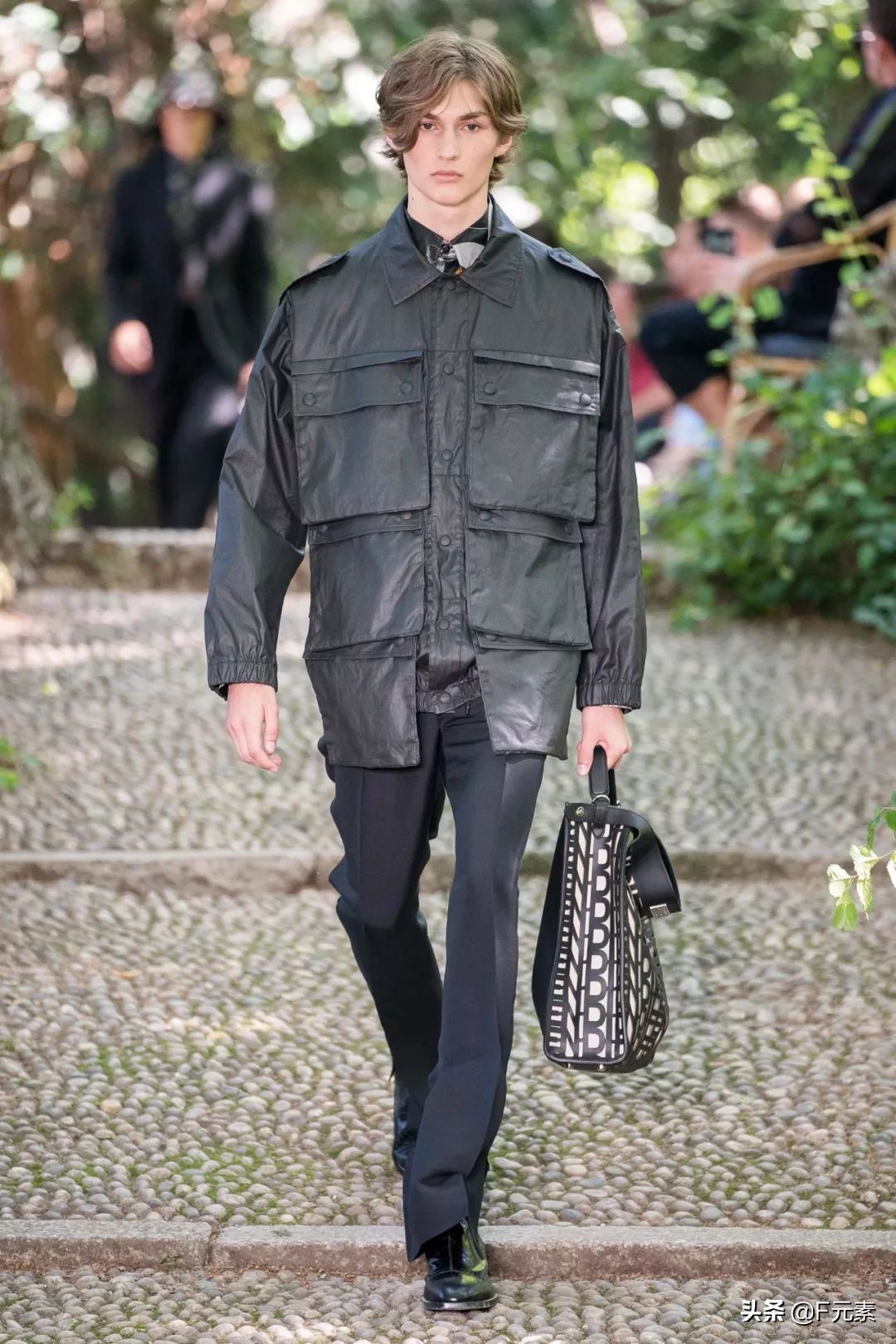 fendi2022春夏男装系列包款,fendi2020秋冬男装秀设计理念