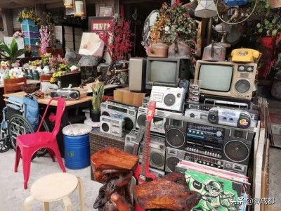 DVD、黑白电视、甩尖皮鞋......约上小伙伴去成都的二手市场淘“回忆”