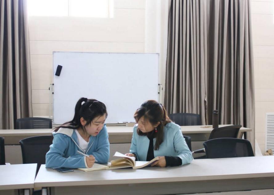 教师与公务员哪个好,教师跟公务员哪个更好