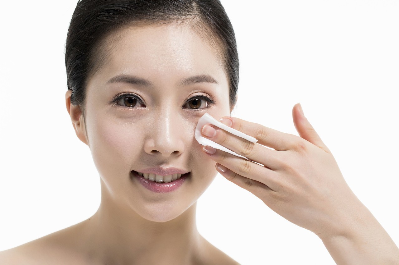 李佳琦力荐的卸妆水，因价格低被看不起，网友：一点都不输贝德玛