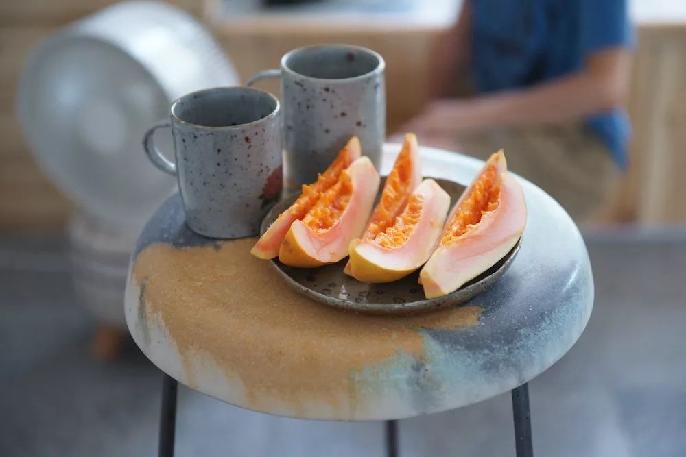 用水泥砌橱柜,用粘土做迷你橱柜