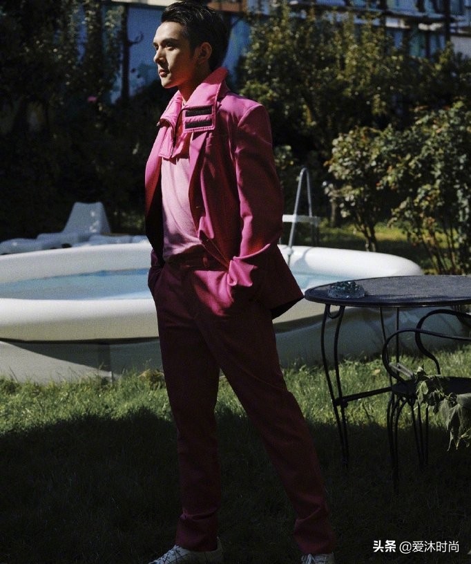 第七张太帅了！粉了这么好看还努力的——李佳琦