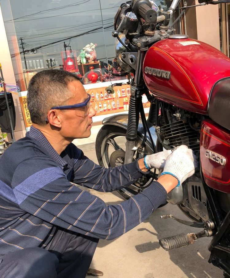 收了一台旧摩托车,收一台铃木dl250