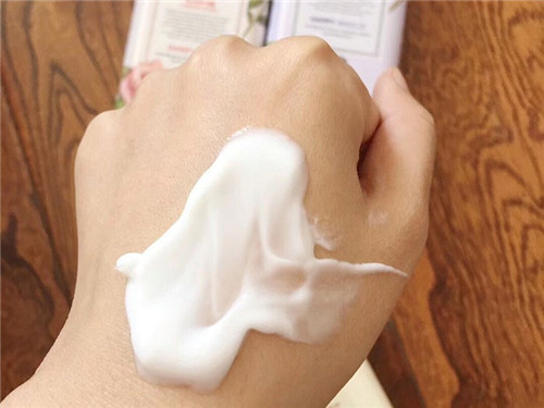 哪个牌子的身体乳好用些,什么牌子的身体乳实惠又好用