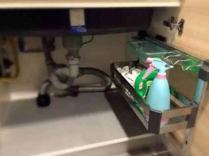 厨房水槽下方收纳,厨房水槽的小孔别浪费了