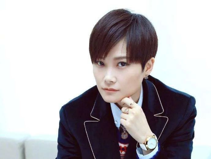 明星早期微博解锁洪荒之力?周深喊李宇春春哥,唐嫣撮合“胡霍”