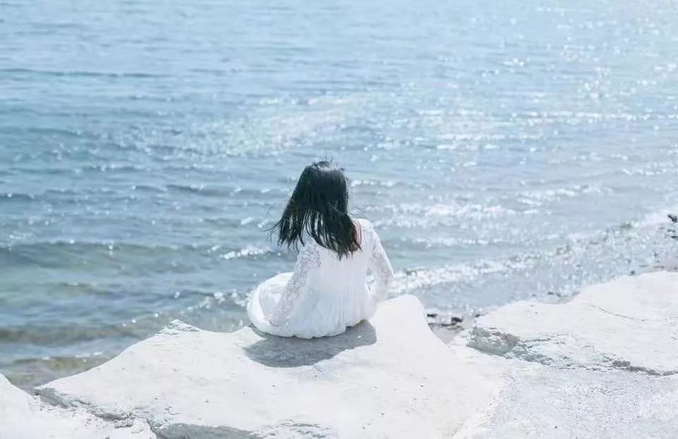 “妈妈,那个奶奶为什么偷超市的菜?”世上任何东西都有它的代价