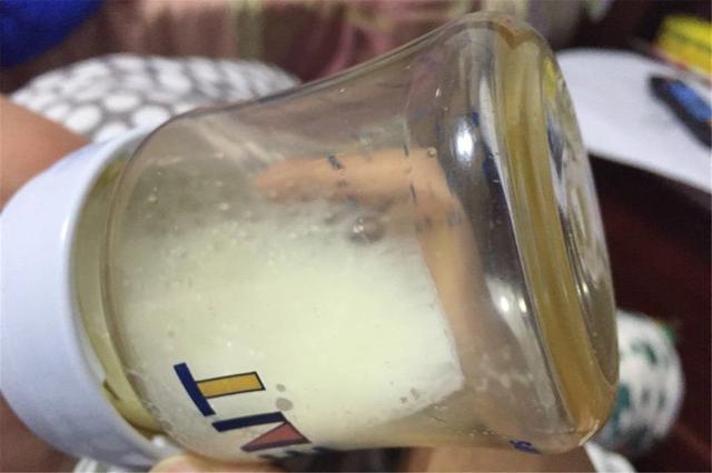 为什么宝宝喝奶都喜欢剩一口,为什么宝宝喝奶剩一点拿走又哭