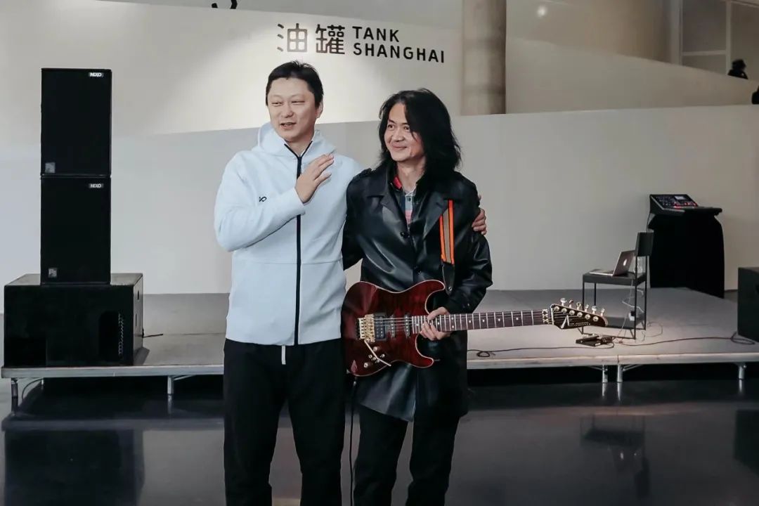 东北小城走出的“狂徒”：火遍全世界，老外排队看他的展