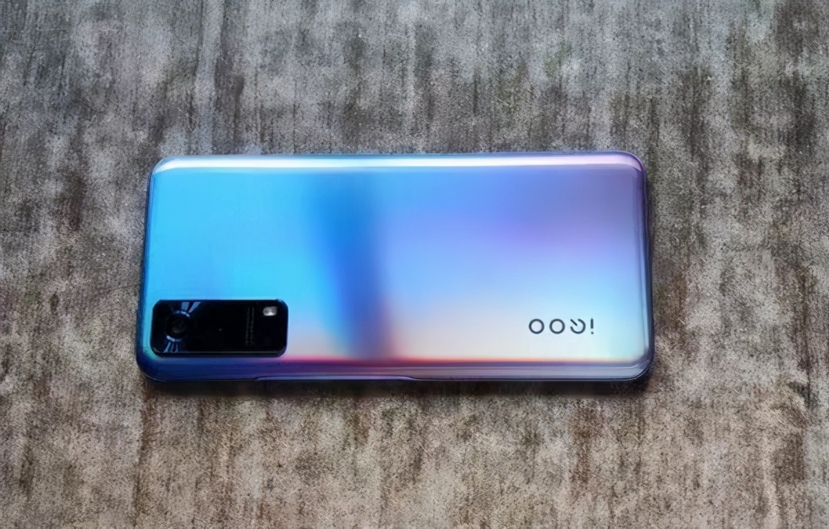 vivo新款手机6.78英寸屏幕44w闪充,最近新出的vivo的配置及价格