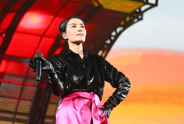 王菲谢霆锋爱情历程,谢霆锋王菲复合后牵手图片