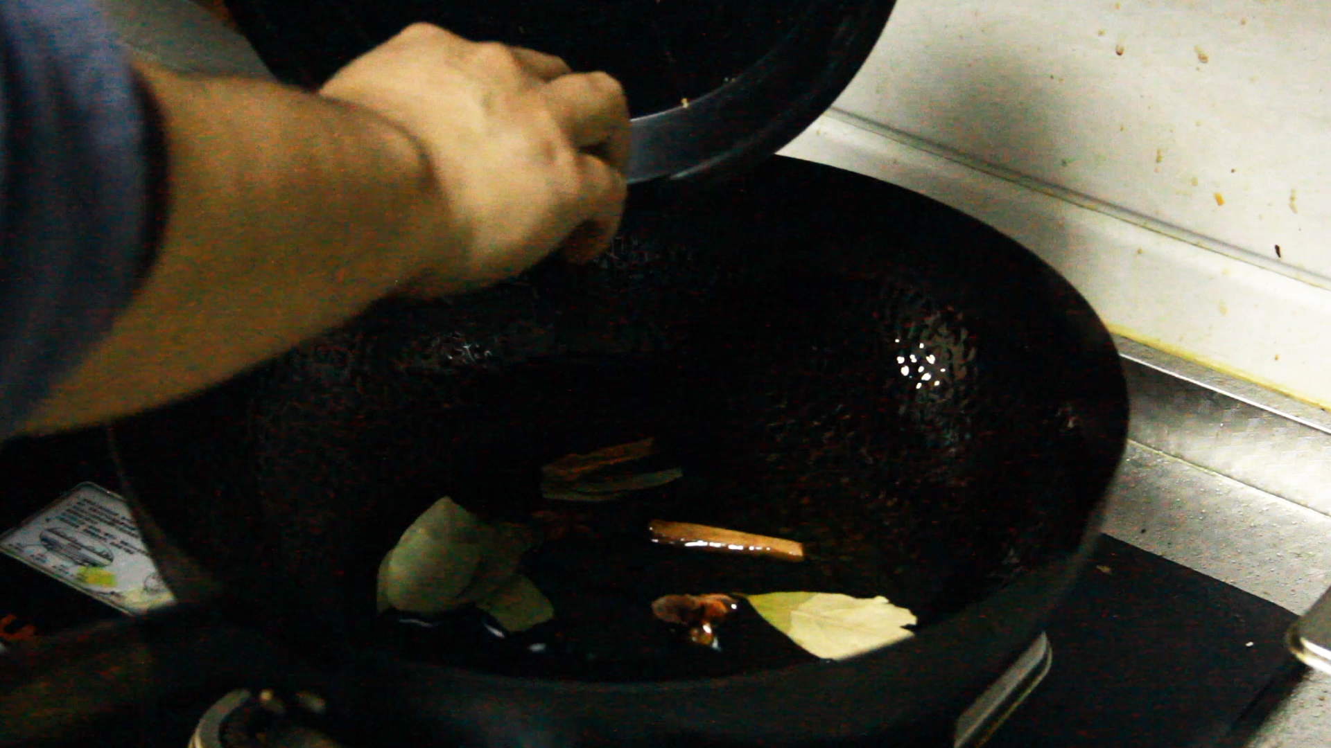 鸡翅根为什么做出来很腥,红烧鸡翅根做法味道超棒一看就会